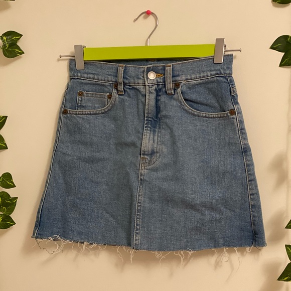 RARE find Brandy Melville denim skirt NWOT - Picture 3 of 6